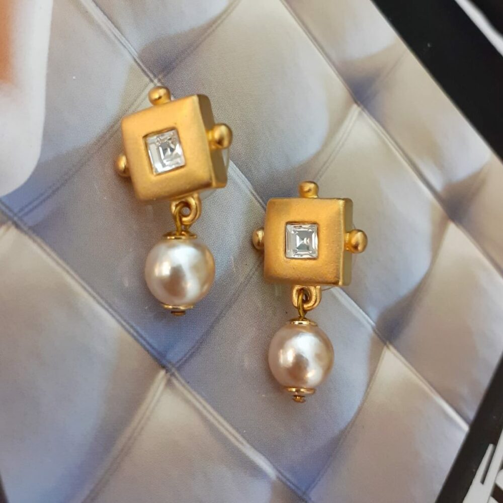 Boucles d’Oreilles Percées Vintage Carré E4121